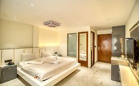 Deep Hotel